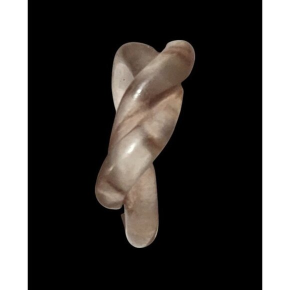 Translucent Tan Knotted Fashion Ring Size 6 1/2 - Picture 2 of 14